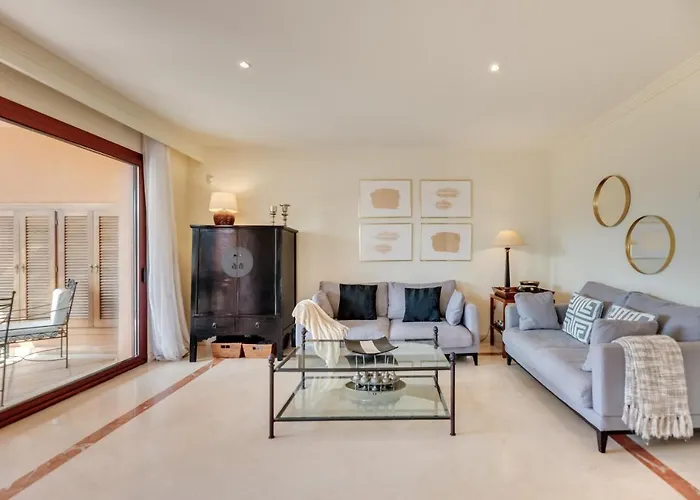 アパート Vacation I Duplex Con Encanto Bahia, 280m2 Duplex Penthouse, Luxury Complex, A Minute From The Beach, 24-7 Security, In Town マルベーリャ
