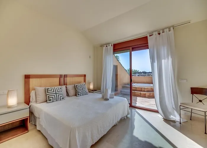Vacation I Duplex Con Encanto Bahia, 280m2 Duplex Penthouse, Luxury Complex, A Minute From The Beach, 24-7 Security, In Town Marbella
