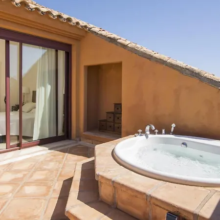 Apartment Vacation I Duplex Con Encanto Bahia, 280m2 Duplex Penthouse, Luxury Complex, A Minute From The Beach, 24-7 Security, In Town Marbella